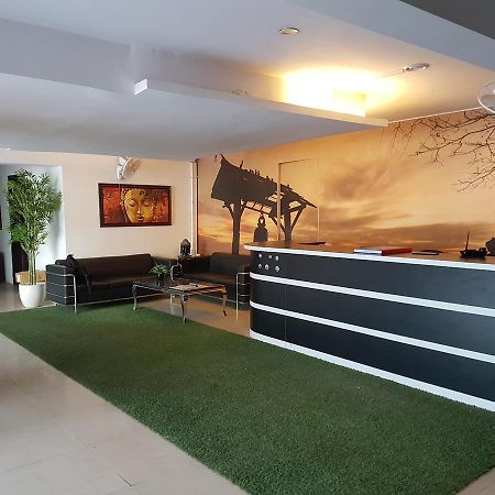 The Royal Crown Hotel Gurgaon Buitenkant foto