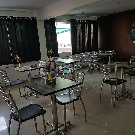 The Royal Crown Hotel Gurgaon Buitenkant foto