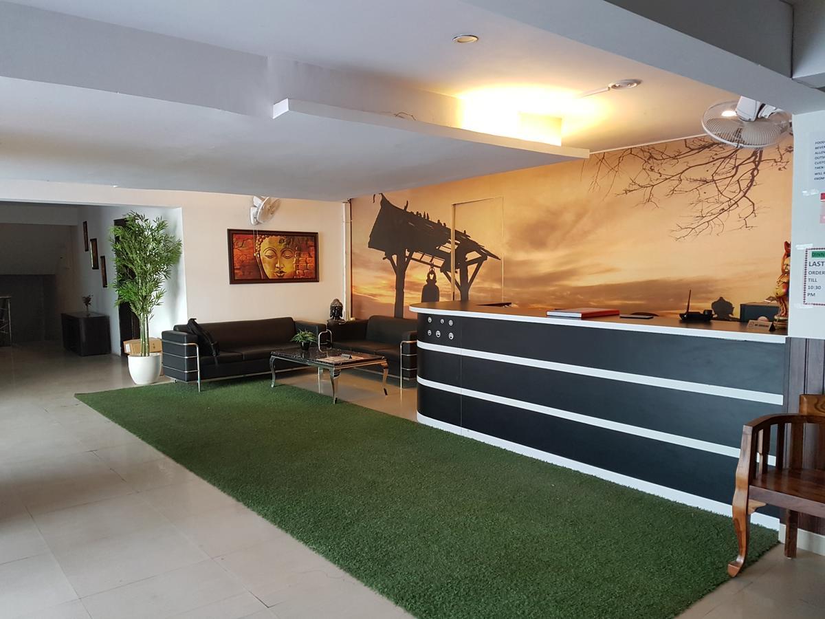 The Royal Crown Hotel Gurgaon Buitenkant foto