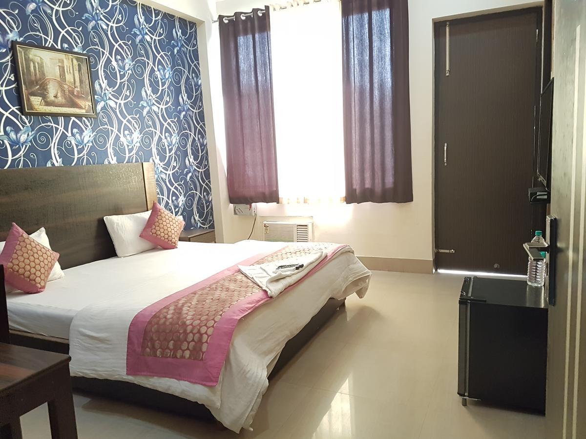 The Royal Crown Hotel Gurgaon Buitenkant foto