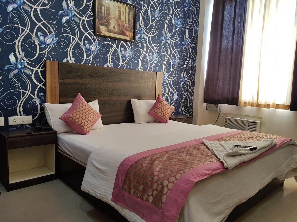 The Royal Crown Hotel Gurgaon Buitenkant foto